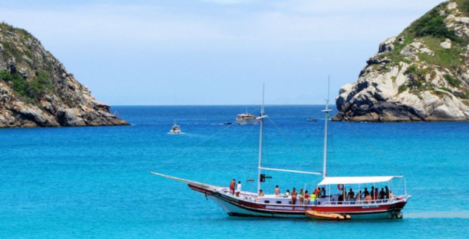 Full Day Tour Regular Arraial do Cabo com Passeio de Escuna